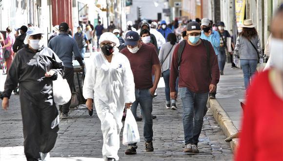 En promedio, los peruanos que han recuperado su trabajo hoy ganan 50% menos que antes de la pandemia.