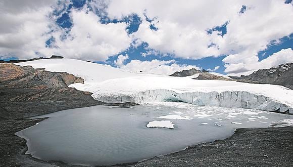 En el caso peruano, varios de los aún existentes glaciares han perdido el 50% o más de su masa inicialmente conocida, señala el columnista.