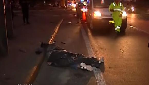 Los Olivos: Motociclista falleció tras chocar violentamente contra un tráiler (Panamericana TV)