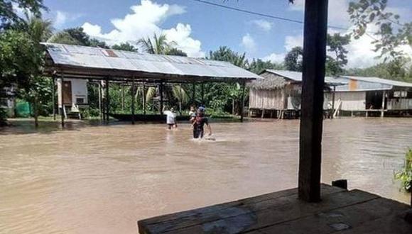 La inundación impide el tránsito vehicular. (Foto: Andina)