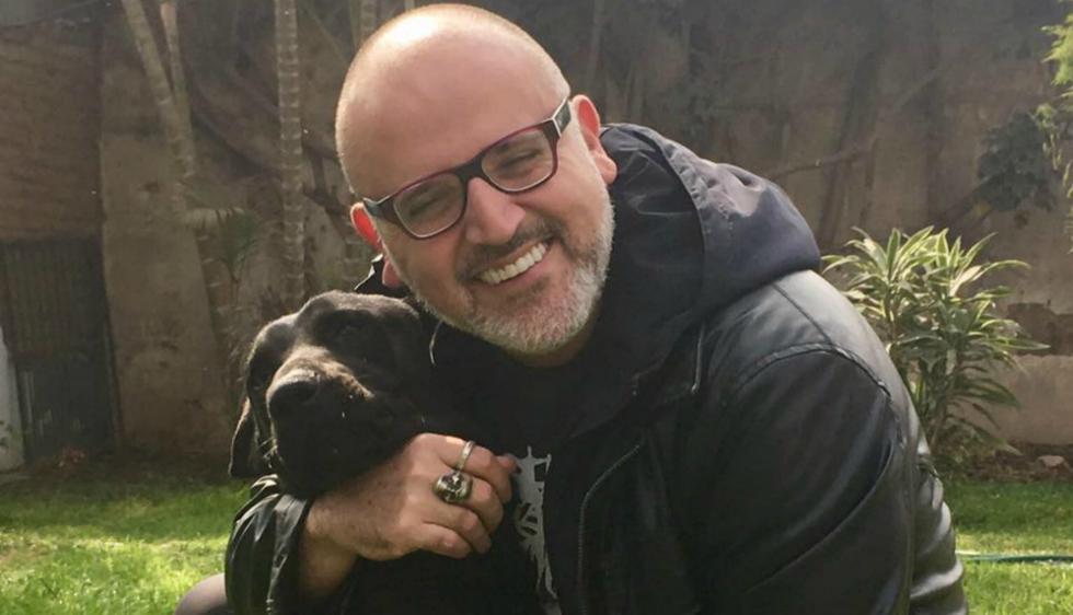 Beto Ortiz demostró que, no solo es un amante de los animales, sino el orgulloso dueño de cinco pequeños perritos (Facebook)