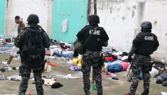Foto del folleto divulgada por la Policía ecuatoriana de un operativo policial en la prisión de Bellavista en Santo Domingo de los Colorados, Ecuador, el 11 de mayo de 2022. (Foto de la Policía Nacional de Ecuador / AFP)