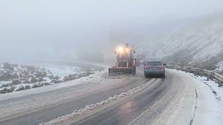 Junín: Carretera Central se encuentra restringida por la caída de intensa nevada | VIDEO