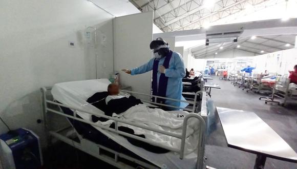 Los infectados que se encuentran en estado crítico en la Unidad de Cuidados Intensivos (UCI) recibieron la unción de los enfermos (Foto: Hospital Eleazar Guzmán Barrón)