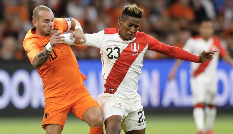 Holanda derrotó a Perú 2-1 con un doblete de Memphis Depay. (REUTERS)