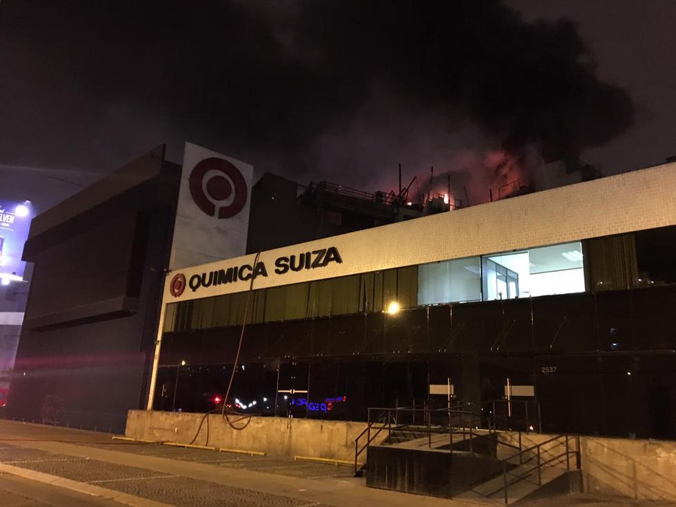 Se incendia edificio Deltron. (Andrés Paredes)