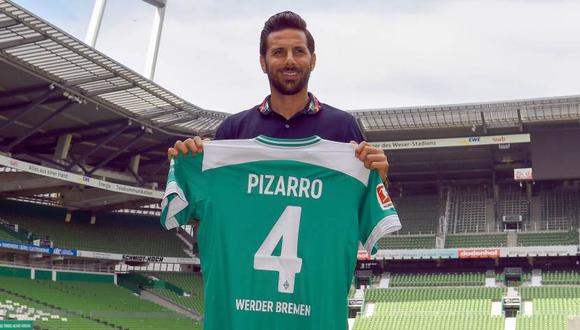 Claudio Pizarro llegó a Werder Bremen por una temporada más (Foto: AFP).