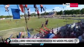 Fútbol argentino: Eufóricos fanáticos no miden peligro y caen de una valla de seguridad