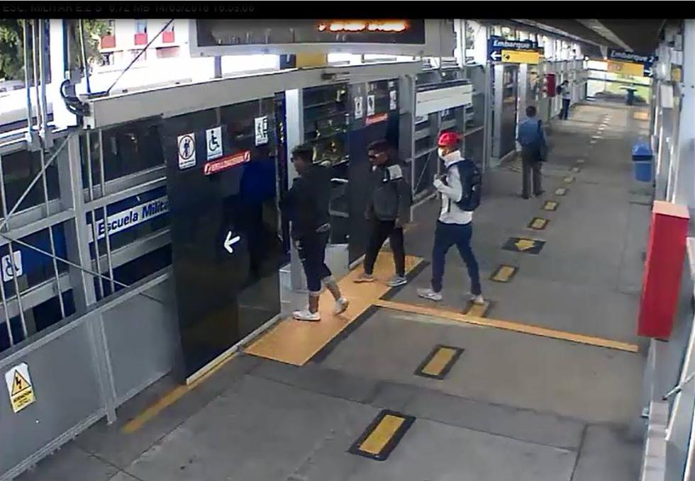 Metropolitano: Tres delincuentes armados robaron a pasajeros dentro de la estación 'Estadio Unión'. (Metropolitano)