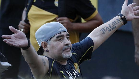 Diego Maradona ruega por la aparición de Emiliano Sala, luego de que el avión que lo llevaba de Nantes a Cardiff desapareciera en el Canal de la Mancha. (Foto: AP)