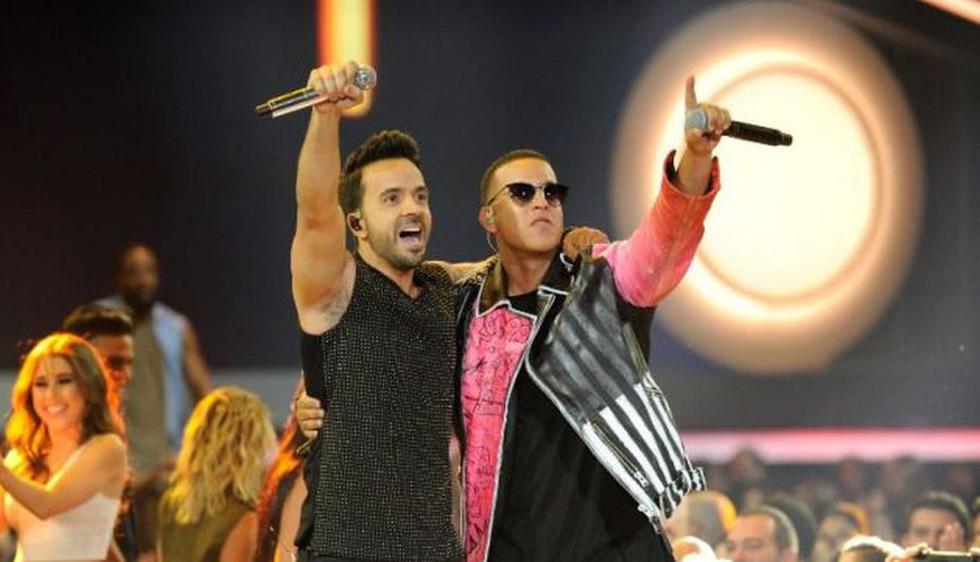 Luis Fonsi y Daddy Yankee cantan 'Despacito' en los premios Billboard (Foto: Premios Billboard Latino 2017)