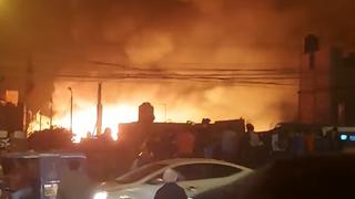 Cinco personas fallecen en incendio código II dentro de fábrica de pirotécnicos en Ate | VIDEO