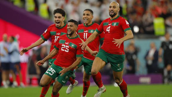 Marruecos gana a España por penales: Anass Zaroury, Yahya Attiyallah, Abdelhamid Sabiri celebran su victoria histórica. (AFP)
