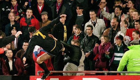 Eric Cantoná, 1995, escenario del crimen. Una estampa para besar al santo cada vez que se produzca un nuevo ataque racista en cualquier estadio del mundo.