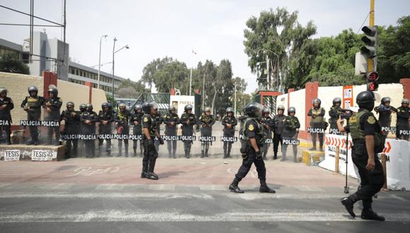 La policía Nacional ingresó a la UNMSM. (Foto: Britanie Arroyo / @photo.gec)