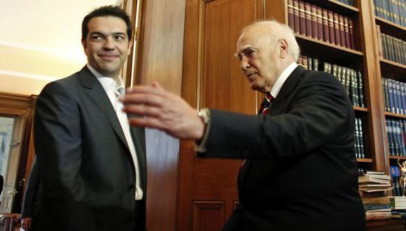 SIN ACUERDO. El presidente Karolos Papoulias le encargó formar gobierno a izquierdista Alexis Tsipras. (Reuters)