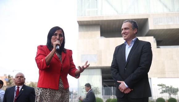 "Gracias, Ministra Flor Pablo, por su clara y decidida defensa de la educación que nuestro país necesita", indicó Del Solar. (Foto: Andina)