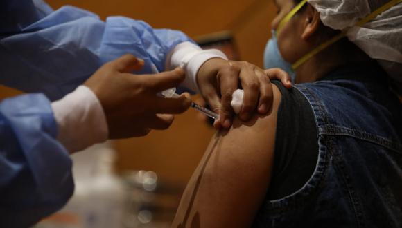 Jefa del Gabinete garantizó vacunación a todo el personal de salud del país, luego que se denunciaran cambios en el padrón de vacunación. (Foto: Britanie Arroyo / @photo.gec)