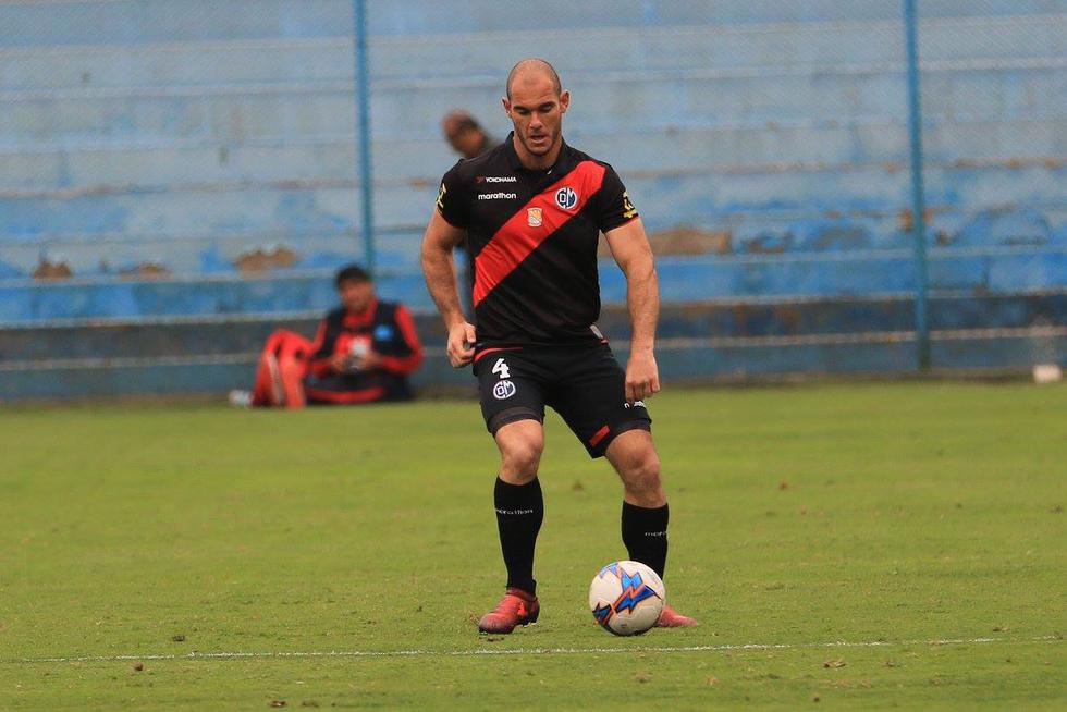 Zela, jugador con más minutos en Deportivo Municipal, integra la convocatoria de Perú para el repechaje con Nueva Zelanda por el pase a Rusia 2018.
(@ClubDeportivoMunicipal)