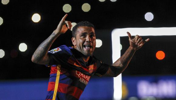 Dani Alves volvió a Barcelona. (Foto: AFP)