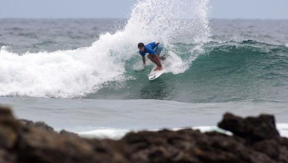 Lucca Messinas tercero en el Mundial Junior de Surf. (Difusión)
