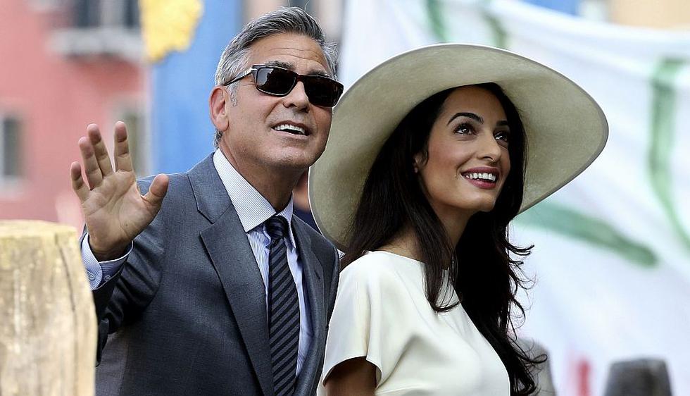 El actor estadounidense George Clooney y la abogada británico-libanesa Amal Alamuddin ya son oficialmente marido y mujer tras su paso hoy por el ayuntamiento de Venecia. (Reuters)