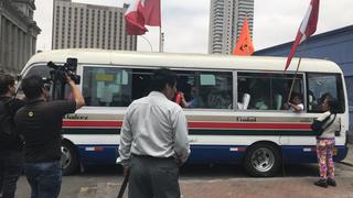 Trasladan a simpatizantes de Keiko Fujimori en un bus de la carceleta del PJ al penal de Chorrillos [FOTOS]