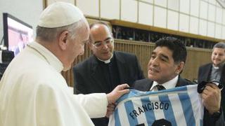 Diego Maradona fue la estrella del “Partido por la Paz” del Papa Francisco