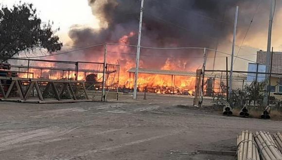 El jefe policial dijo que los manifestantes han quemado las instalaciones en un área de no menos de 200 metros cuadrados de la empresa CNPC. (Foto: Cortesía)