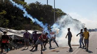 Policía de Grecia reprime con gases lacrimógenos protesta de refugiados en Lesbos [FOTOS]
