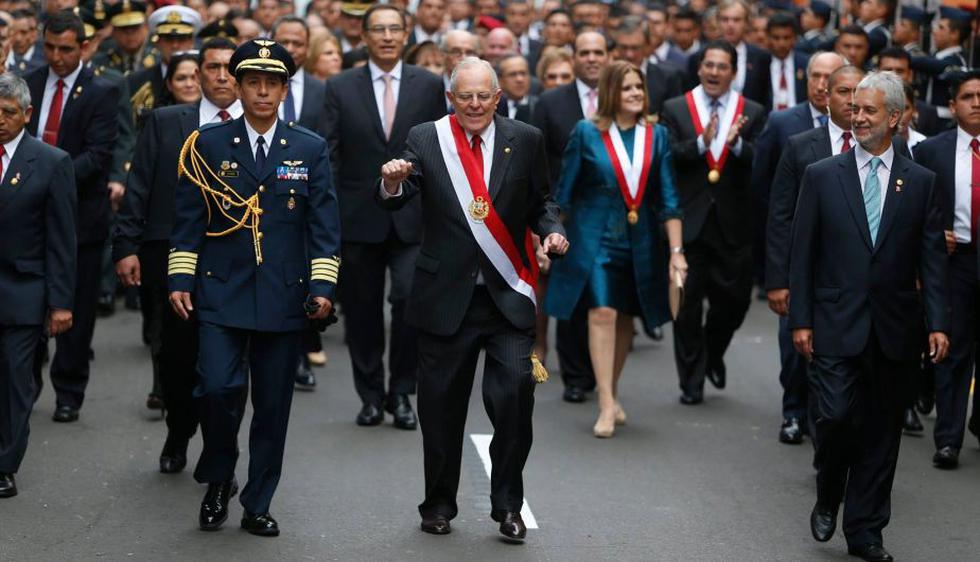 PPK realizó un singular baile cuando caminaba hacia Palacio de Gobierno. (Mario Zapata/Perú21)