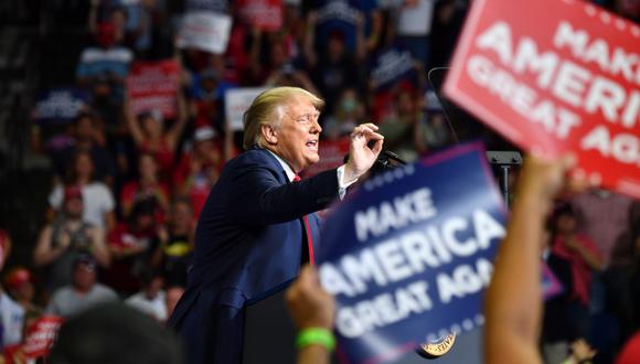 El presidente de los Estados Unidos, Donald Trump, habla durante un mitin de campaña en el Centro BOK en Tulsa, Oklahoma. (Nicholas Kamm / AFP)