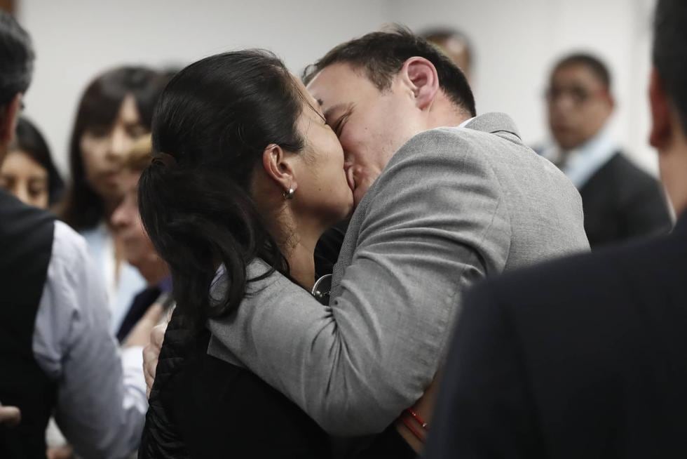 Keiko Fujimori celebró su libertad con su esposo Mark Vito. (Renzo Salazar/ Perú21)