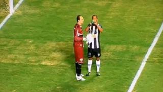 VIDEO: 'Viveza' de Ronaldinho genera polémica en Brasil