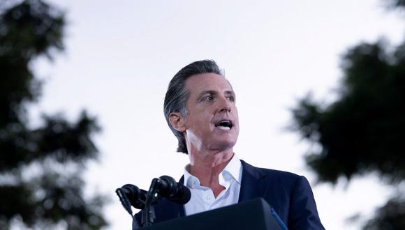 El gobernador de California, Gavin Newsom, habla durante un evento de campaña con el presidente de los Estados Unidos, Joe Biden, en Long Beach City Collage en Long Beach, California, el 13 de setiembre de 2021. (Brendan Smialowski / AFP).