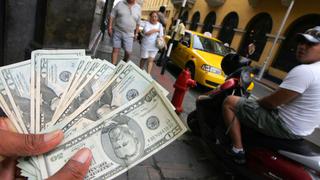 Dólar en Perú: Tipo de cambio opera a la baja en medio de caída global y cautela de inversionistas