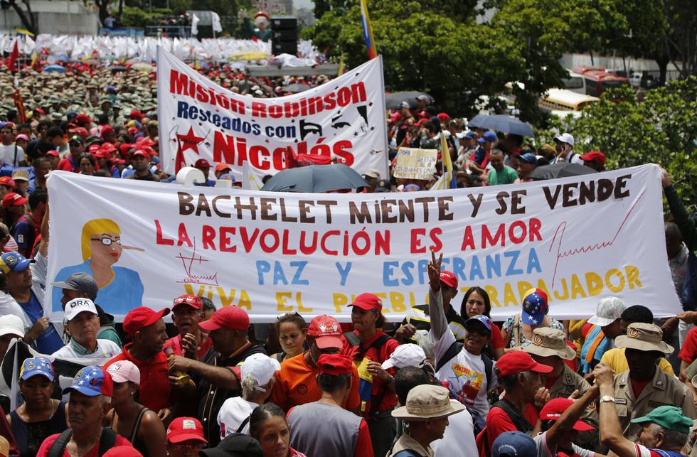 Seguidores de Nicolás Maduro se movilizan en rechazo a "sesgado" informe de Derechos Humanos de Michelle Bachelet. (Foto: AP)