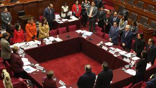 Comisión de Constitución guardó un minuto de silencio por el fallecimiento del ministro José Huerta