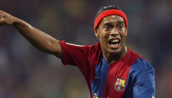 La amenaza que recibió Ronaldinho en una cancha de fútbol. (Foto: AFP)