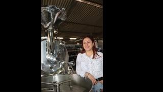 Anggela Sara, la mujer detrás de las máquinas tostadoras de café en el Perú