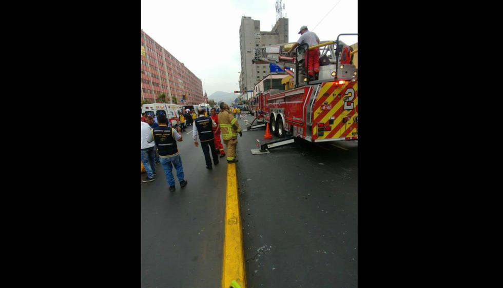 Se reporta un incendio en edificio de avenida Tacna (Johana Checid/Perú21)