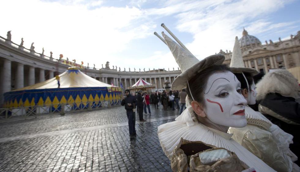 Benedicto XVI saludó a miles de payasos, acróbatas y titiriteros. (AP)