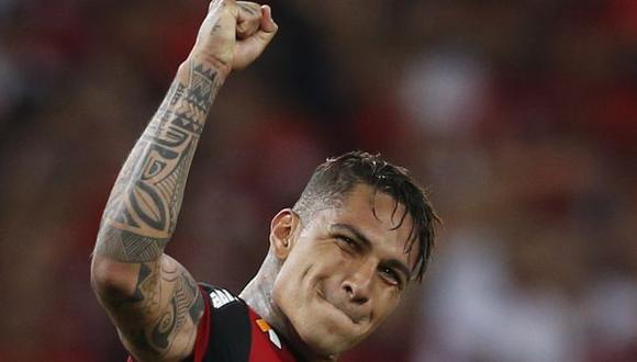 Paolo Guerrero marcó el primer gol de Flamengo ante Goianense por la Copa Brasil. (AP)