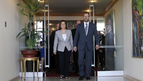 Buena cosecha. Canciller Eda Rivas y su colega de Defensa retornaron al país tras la cita con sus homólogos en Santiago de Chile. (EFE)