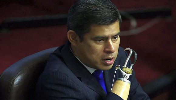 Gratificaciones: Luis Galarreta cree que estarían "ninguneando" al Congreso. (EFE)