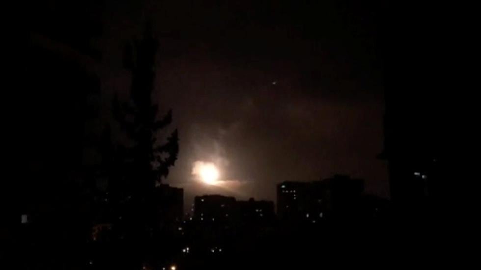 Bases militares y centros de investigación científica en la capital de Siria y sus alrededores fueron bombardeos. (Reuters)