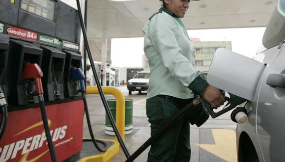 Gasolina de 84 octanos ahora cuesta S/.11.48 por galón. (Perú21)
