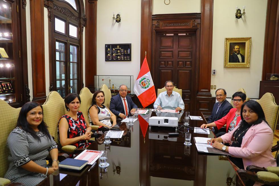 El presidente Martín Vizcarra sostuvo una reunión este jueves con los integrantes de la Comisión de Alto Nivel para la Reforma Política. (Foto: Presidencia de la República)