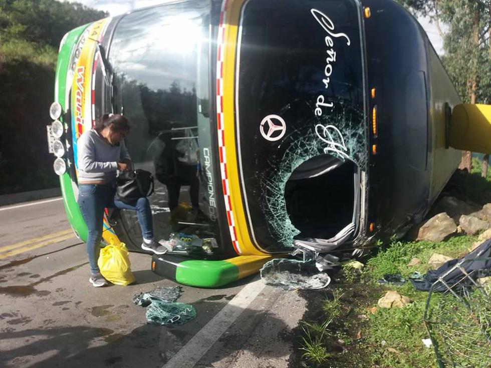 Despiste de bus interprovincial deja al menos 10 heridos en la vía Puquio-Nasca (Fotos: Facebook /&nbsp; Radio Elite Nasca)