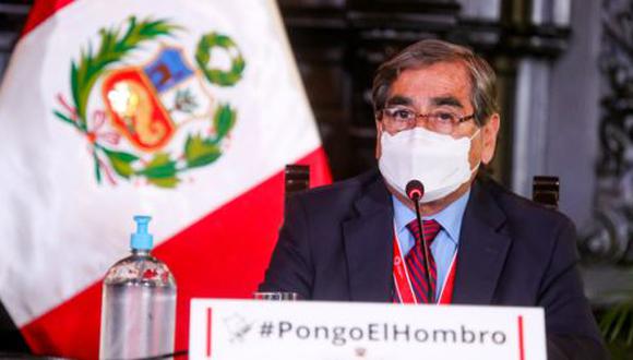 Ministro Óscar Ugarte señaló que se continúa trabajando en la lucha contra el COVID-19 en todo el país, pese a que exista reducción de cifras en alguna regiones y en otras un aumento de casos y decesos. (Foto: Presidencia del Perú)